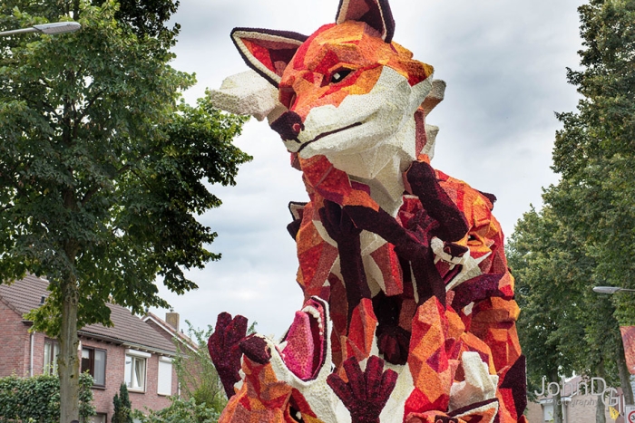 giant-flower-sculpture-parade-corso-zundert-2016-netherlands-33