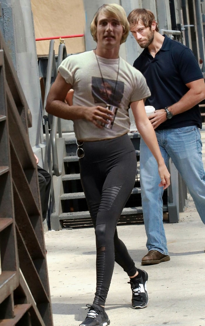taylor-swift-creepy-guy-photoshop-battle-1