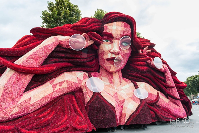 giant-flower-sculpture-parade-corso-zundert-2016-netherlands-47