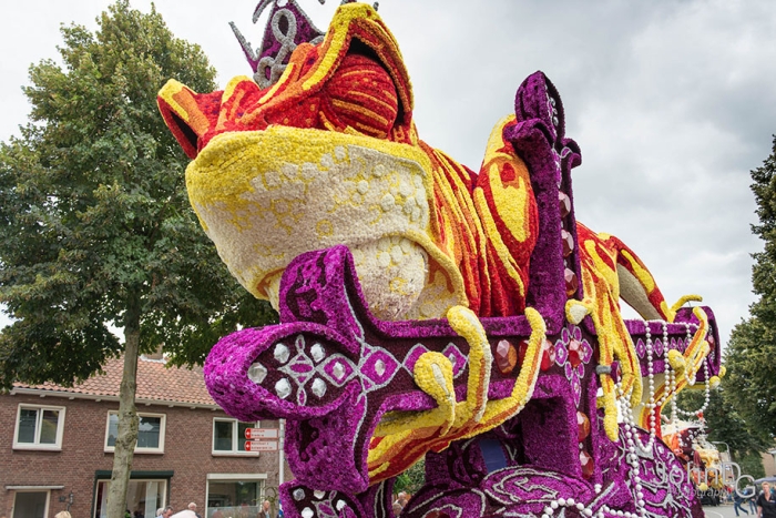 giant-flower-sculpture-parade-corso-zundert-2016-netherlands-28