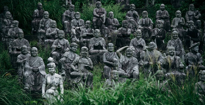 creepy-statues-forbidden-