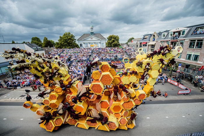 giant-flower-sculpture-parade-corso-zundert-2016-netherlands-65
