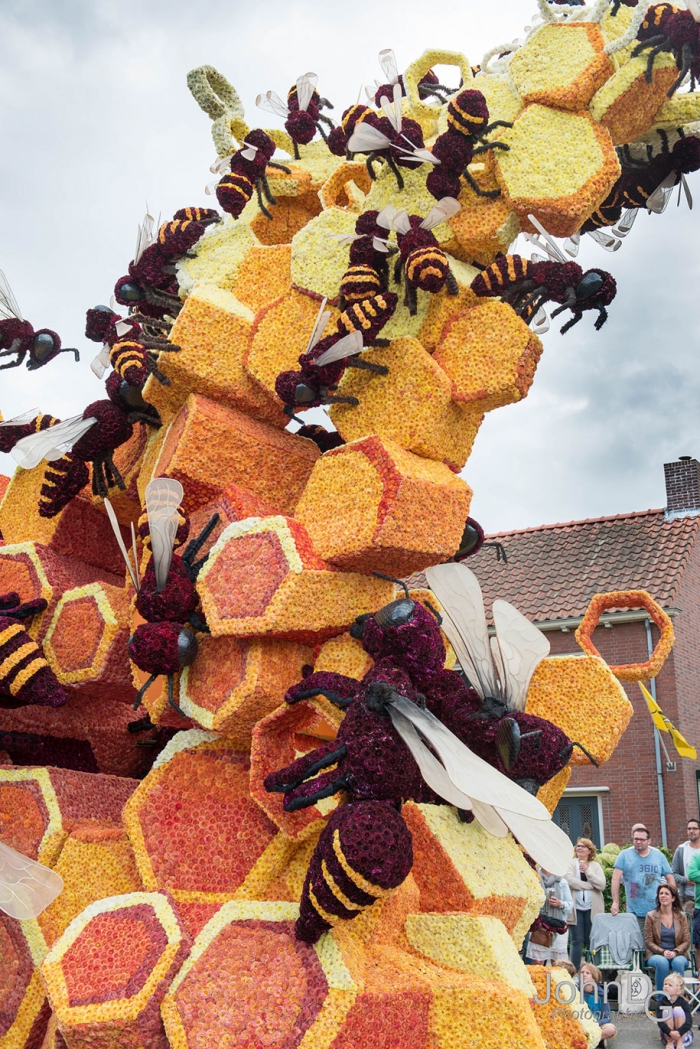 giant-flower-sculpture-parade-corso-zundert-2016-netherlands-32
