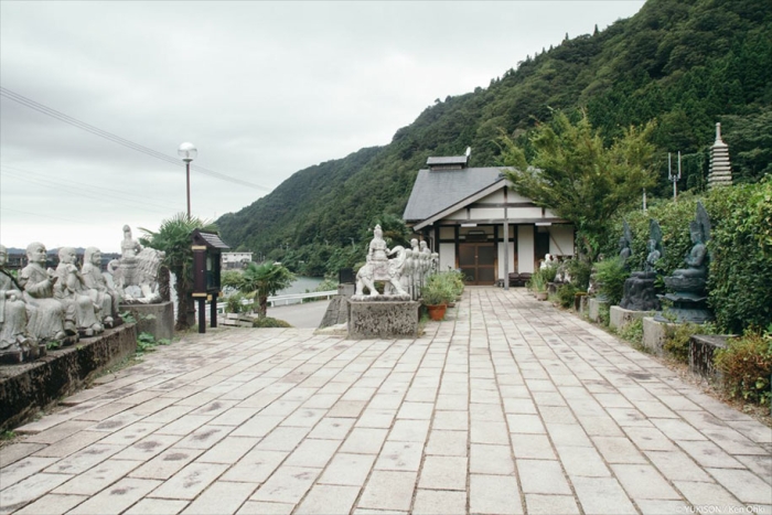 creepy-statues-forbidden-forest-japan-yukisons-ken-ohki-1