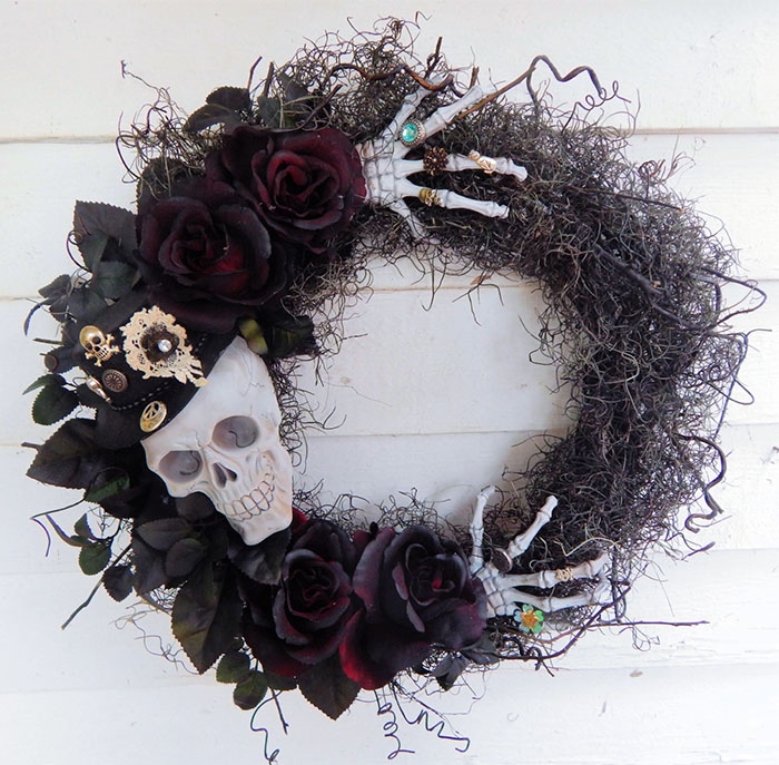 creepy-halloween-wreaths-2