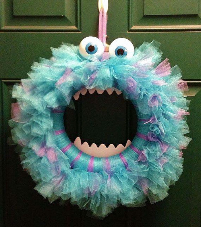 creepy-halloween-wreaths-16