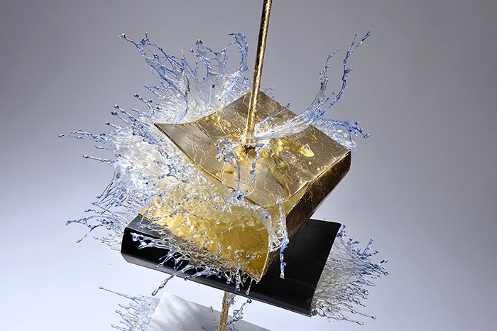 exploding-books-resin-glass-frozen-liquid-sculpture-liquidity-annalu-boerettos-30