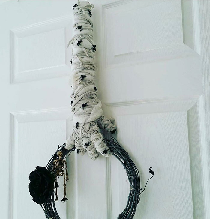 creepy-halloween-wreaths-10
