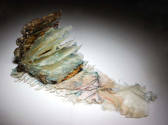 exploding-books-resin-glass-frozen-liquid-sculpture-liquidity-annalu-boerettos-1