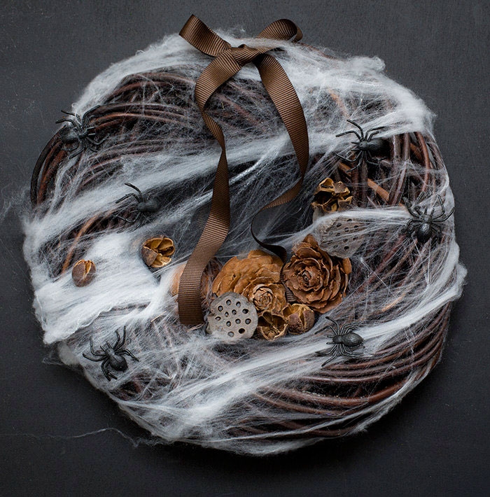 creepy-halloween-wreaths-17