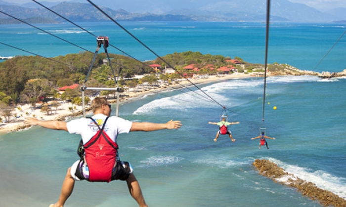 04. Dragon's Breath Flight Line - Labadee, Haiti