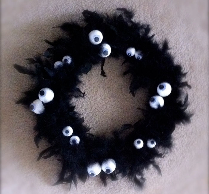 creepy-halloween-wreaths-9