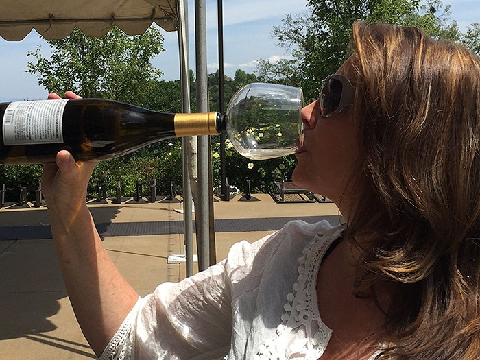wine-bottle-glass-cork-guzzle-buddy-4