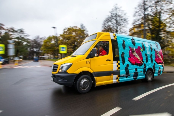 Gallery on wheels