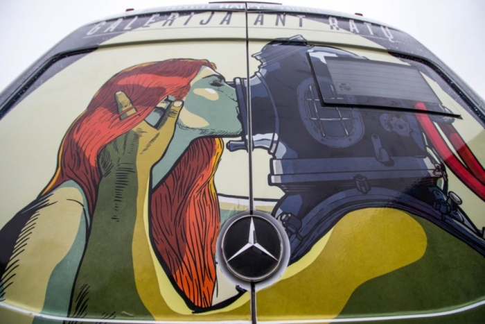 Gallery on wheels