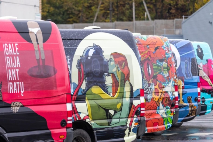 Gallery on wheels