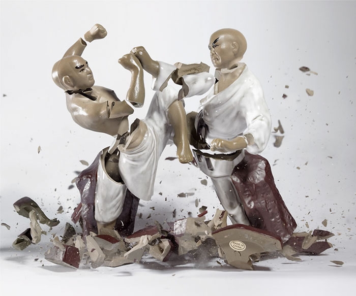 shattered-porcelain-dolls-fight-martin-klimas-5