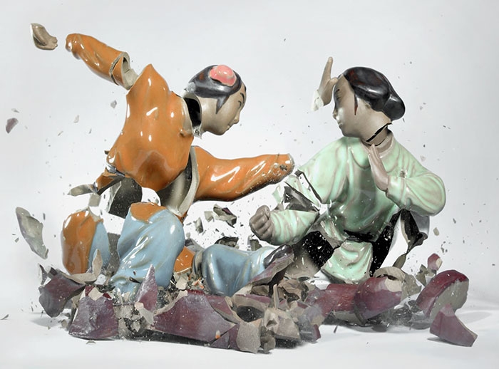 shattered-porcelain-dolls-fight-martin-klimas-13