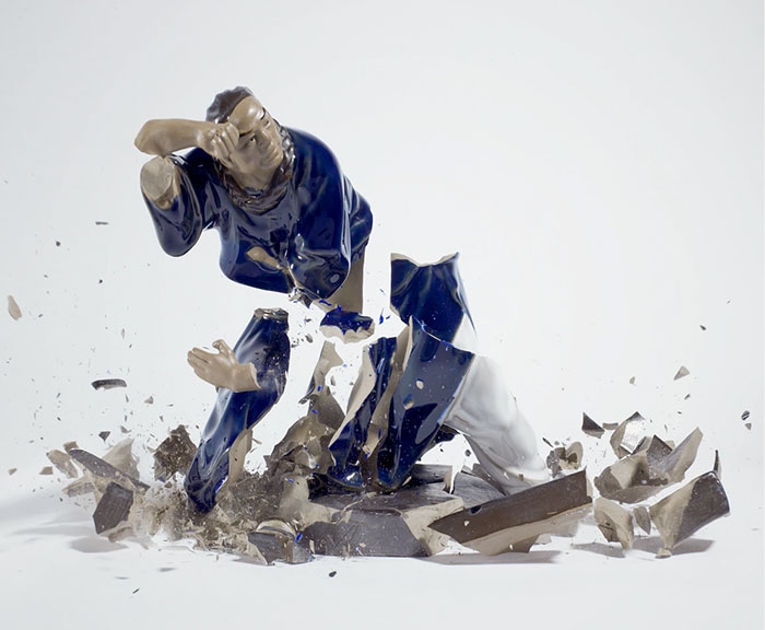 shattered-porcelain-dolls-fight-martin-klimas-6
