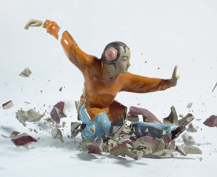 shattered-porcelain-dolls-fight-martin-klimas-7