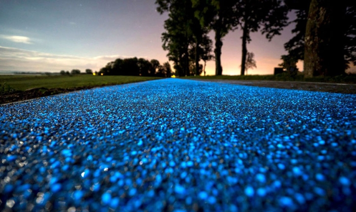 blue-glowing-bike-lane-tpa-instytut-badan-technicznych-poland-5