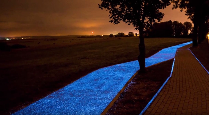 blue-glowing-bike-lane-tpa-instytut-badan-technicznych-poland-4