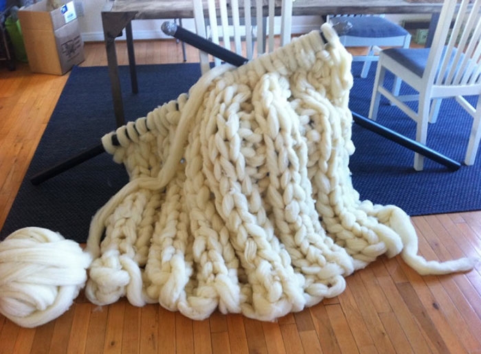 extreme-knitting-blanket-tutorial-laura-birek-2