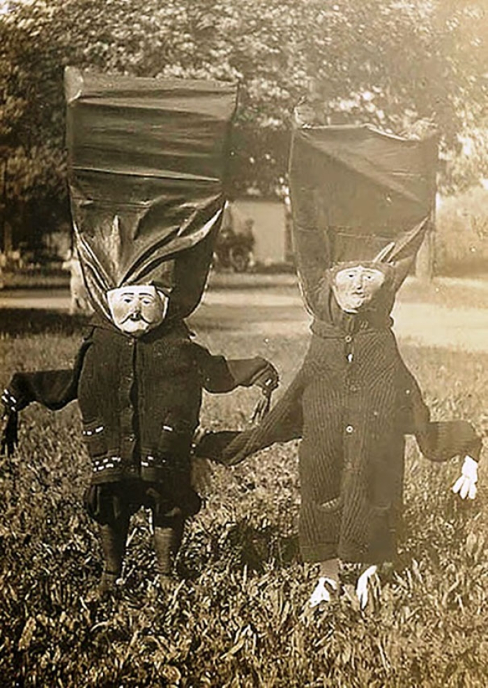 scary-vintage-halloween-costumes-creepy-1