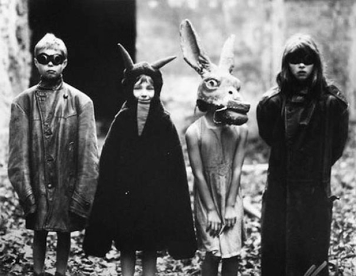 scary-vintage-halloween-costumes-creepy-4