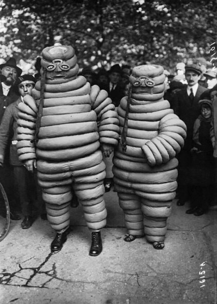 scary-vintage-halloween-costumes-creepy-9