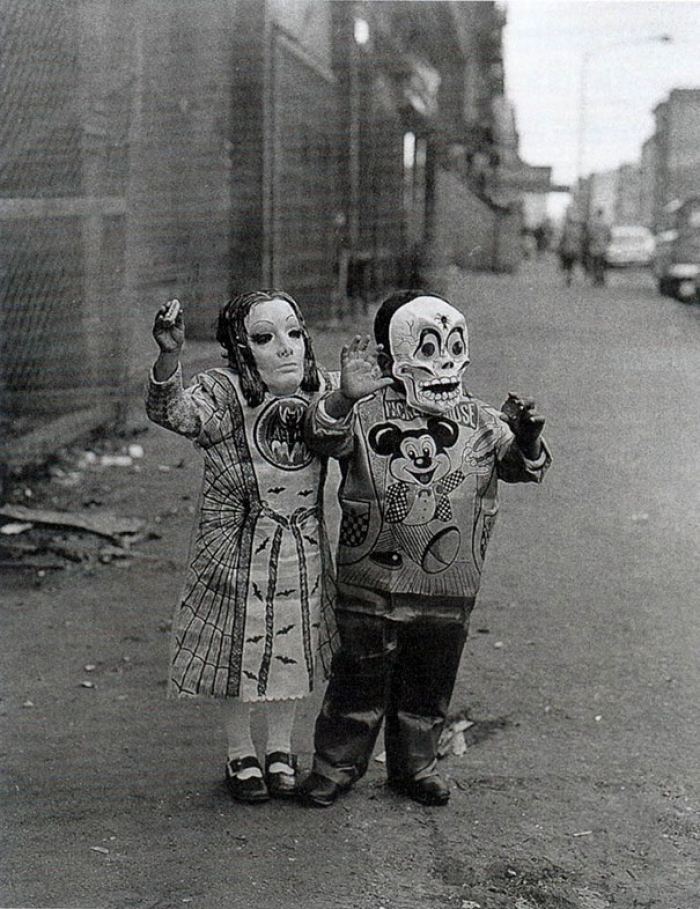 scary-vintage-halloween-costumes-creepy-13