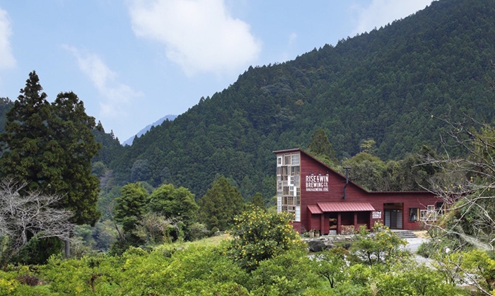 zero-waste-recycled-kamikatz-public-house-japan-12