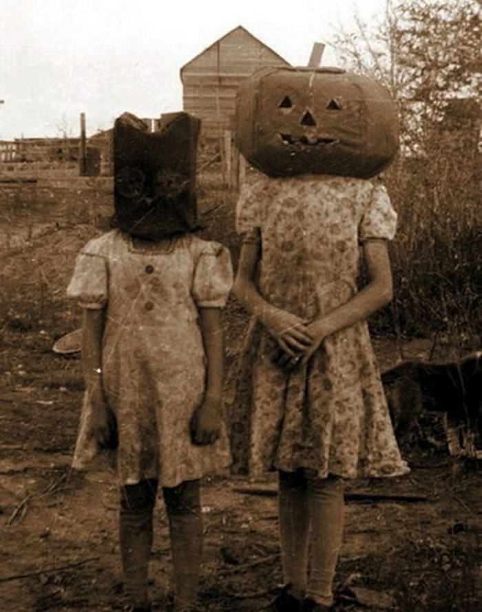 scary-vintage-halloween-costumes-creepy-11