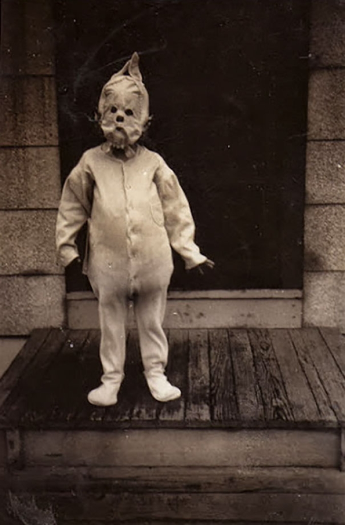 scary-vintage-halloween-costumes-creepy-17