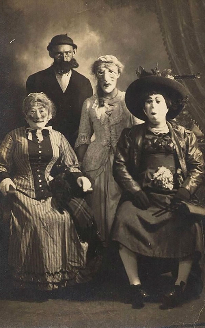scary-vintage-halloween-costumes-creepy-6