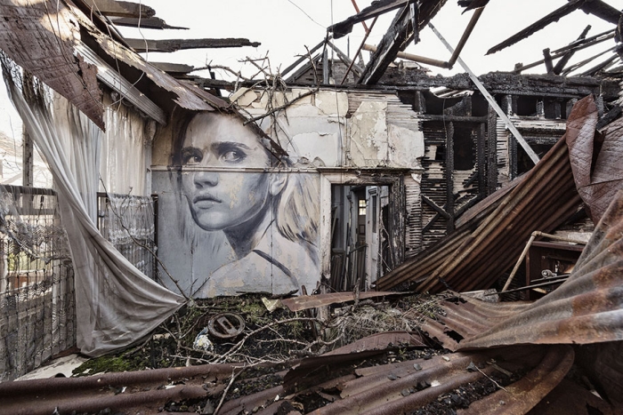intimate-portraits-abandoned-houses-street-art-empty-rone-87