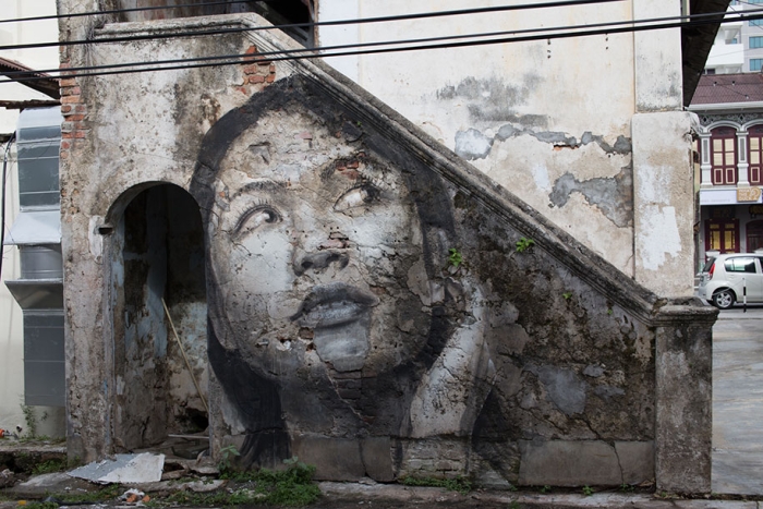 intimate-portraits-abandoned-houses-street-art-empty-rone-25