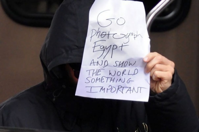 funny-celebrity-reactions-to-paparazzi-photos-1