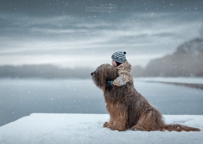 kids-play-big-dogs-photography-andy-seliverstoff-1