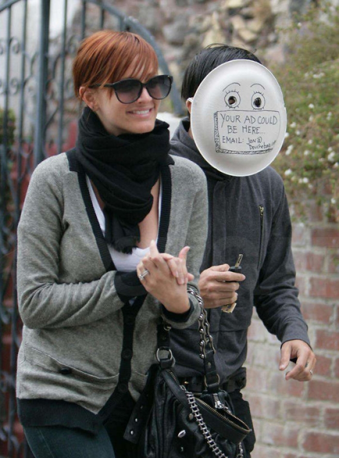 funny-celebrity-reactions-to-paparazzi-photos-6
