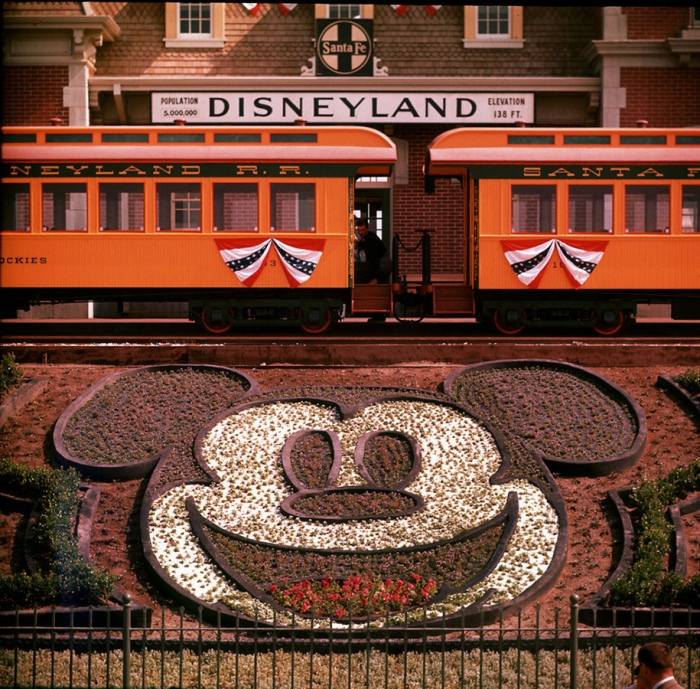 disneyland-opening-day-1955-3