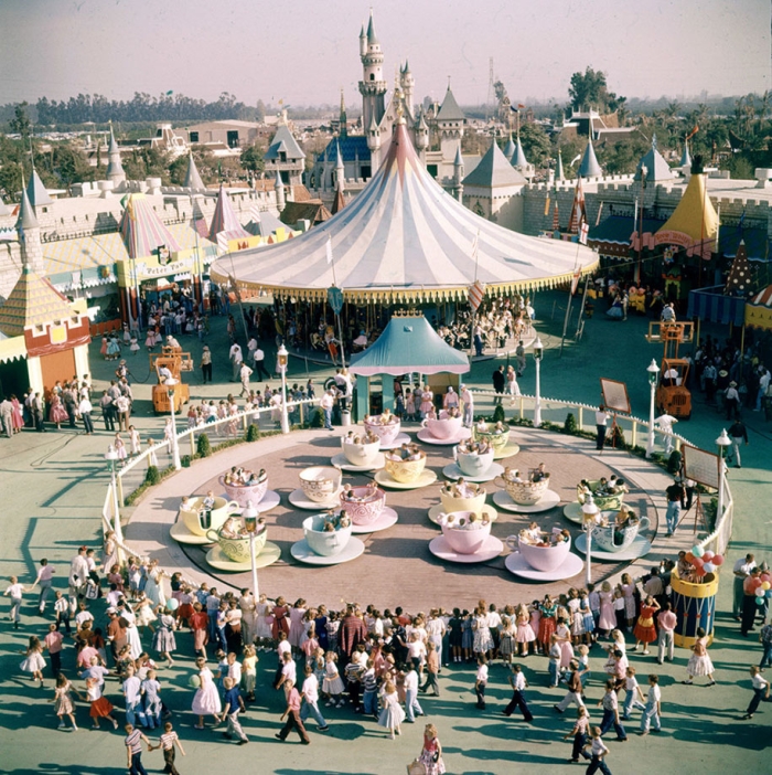 disneyland-opening-day-1955-19