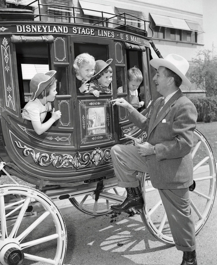 disneyland-opening-day-1955-13