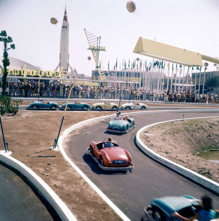 disneyland-opening-day-1955-22