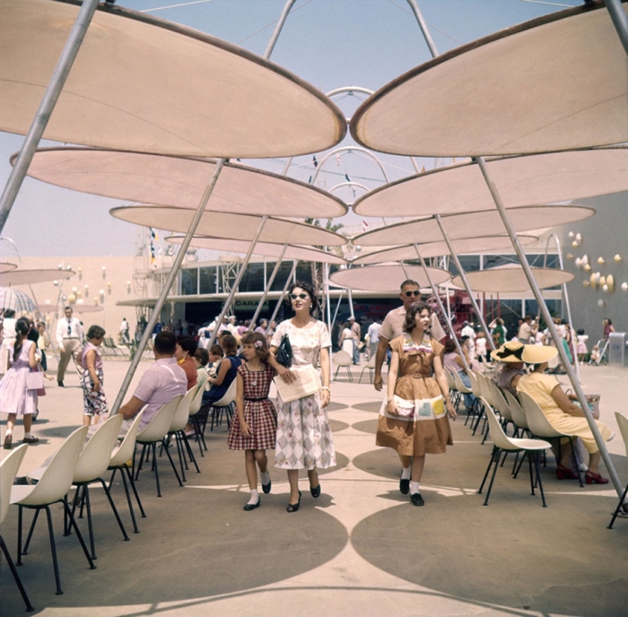 disneyland-opening-day-1955-16