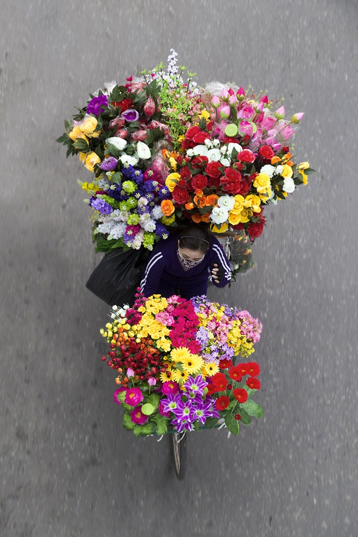 vietnamese-street-vendors-overhead-photos-hanoi-loes-heerink-6