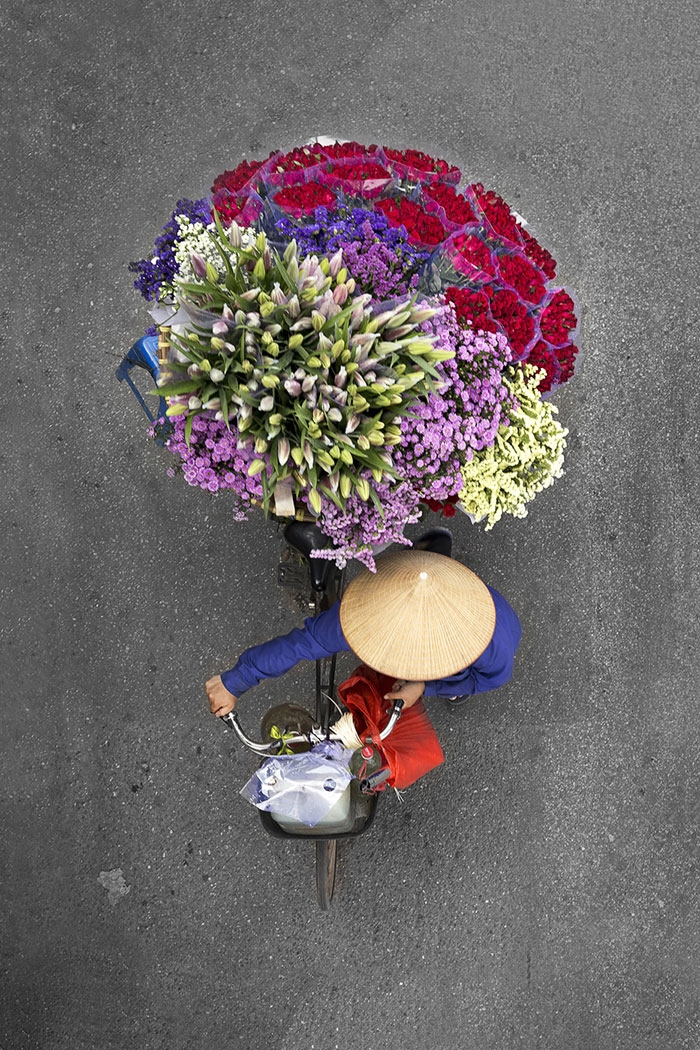 vietnamese-street-vendors-overhead-photos-hanoi-loes-heerink-9