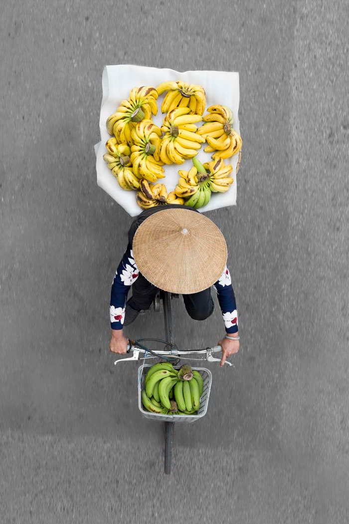 vietnamese-street-vendors-overhead-photos-hanoi-loes-heerink-1