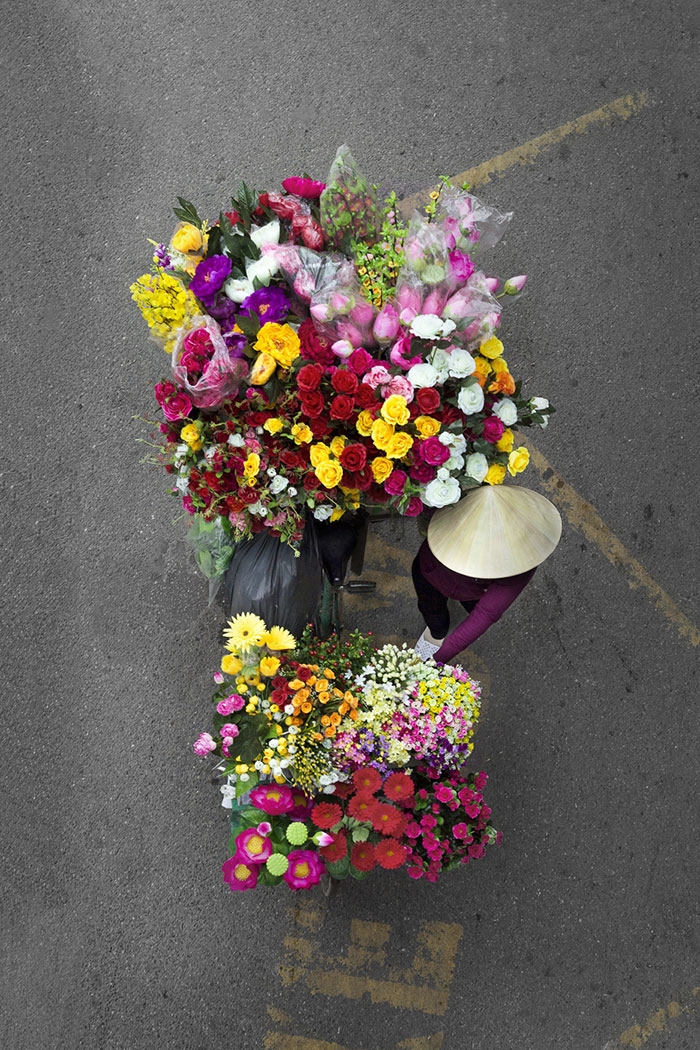 vietnamese-street-vendors-overhead-photos-hanoi-loes-heerink-10