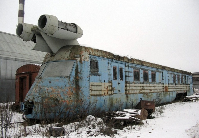 abandoned-soviet-jet-train-160mph-4
